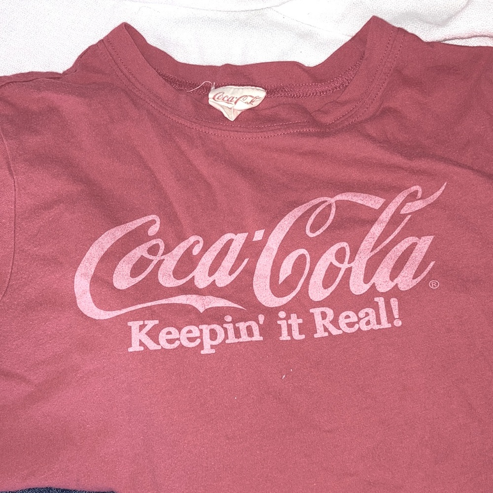 Small coca cola shirt